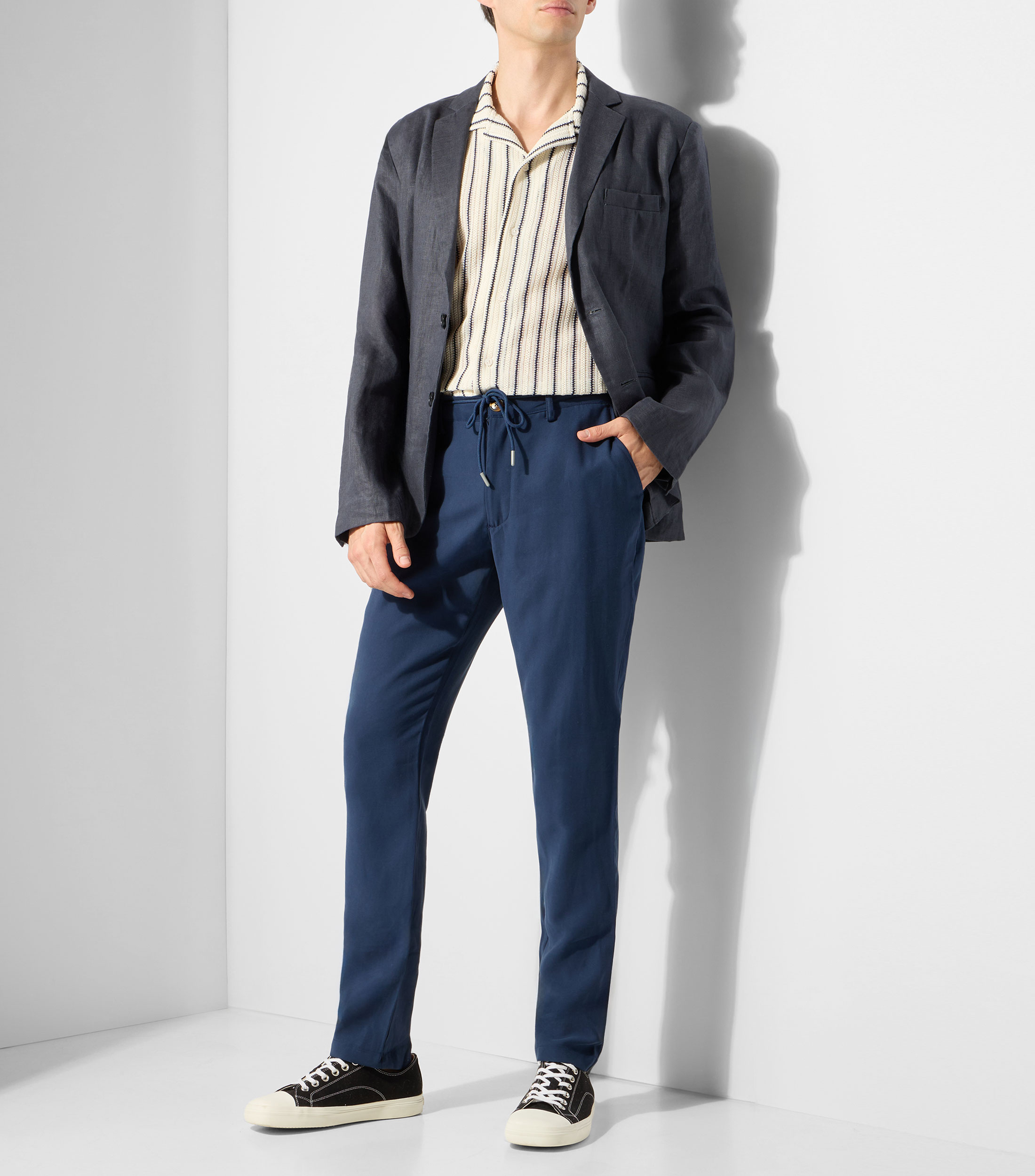 Pantalón casual tipo chino Hombre